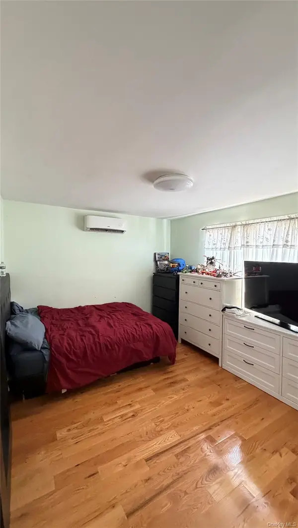 10935 132nd ST, South Ozone Park, NY 11420