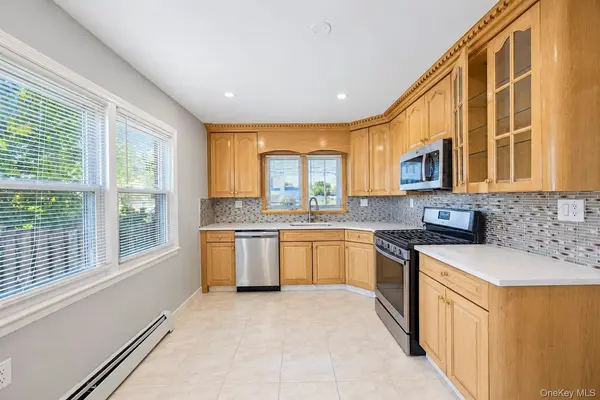 180 N 7th ST, Lindenhurst, NY 11757