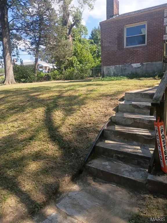 1900 Hildred, St Louis, MO 63136