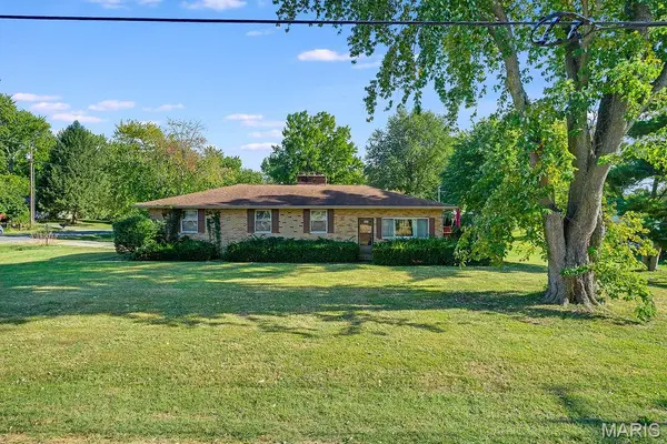 355 Glen Carbon RD, Glen Carbon, IL 62034
