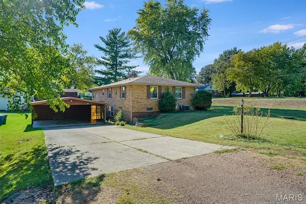 355 Glen Carbon RD, Glen Carbon, IL 62034