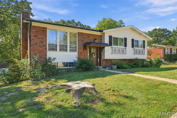 4866 Arevalo DR, St Louis, MO 63128
