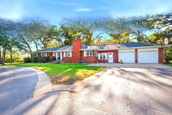 23 Coffman LN, Plano, IL 60545