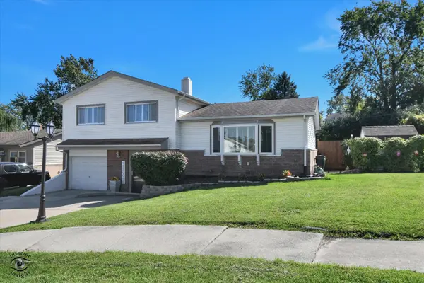 9101 Elm CIR, Hickory Hills, IL 60457