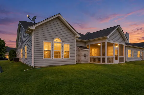 1395 Colchester LN, Aurora, IL 60505