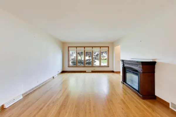 8329 W Sunnyside AVE, Norridge, IL 60706