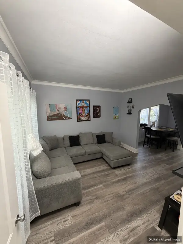 8322 S Burnham AVE, Chicago, IL 60617