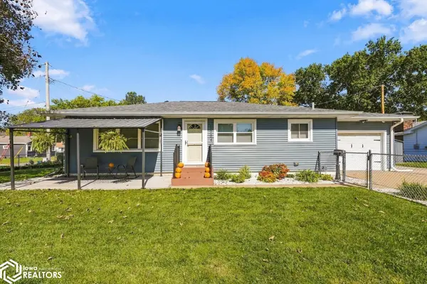 1004 Parkway DR, Burlington, IA 52601