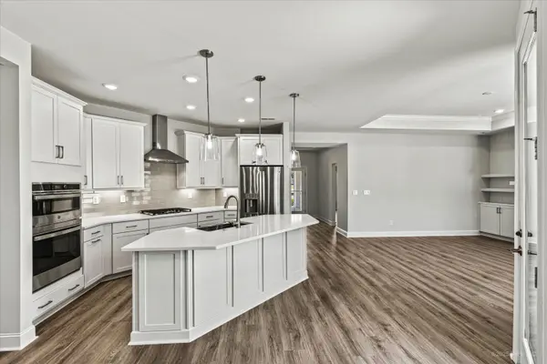 2901 Trailway LN, Valparaiso, IN 46385