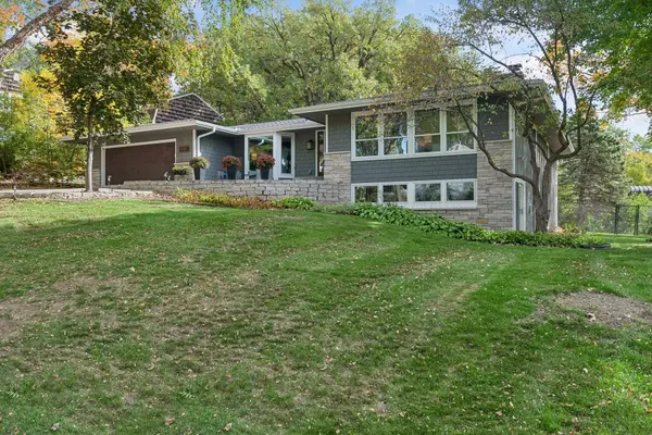 7101 Mark Terrace DR, Edina, MN 55439