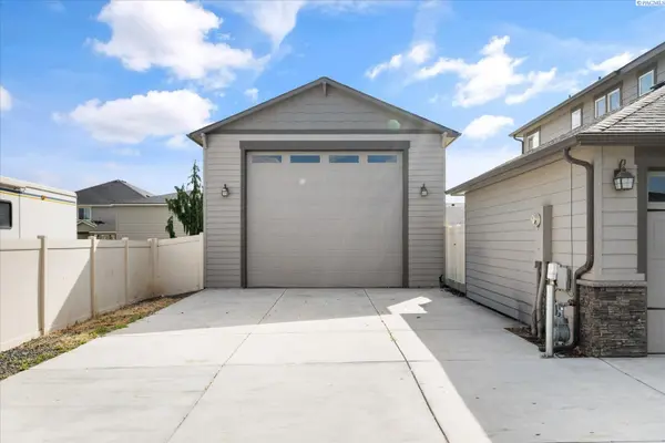 1102 Amber Avenue, West Richland, WA 99353