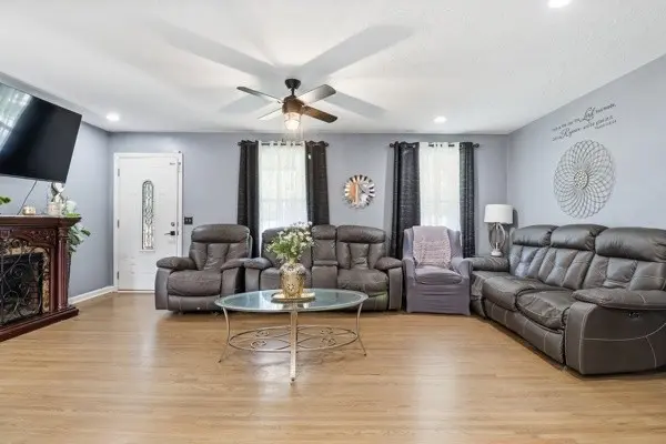 1614 Minerva Dr, Murfreesboro, TN 37130