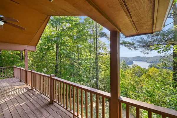 895 Lake Apalachia Acres Dr, Murphy, NC 28906