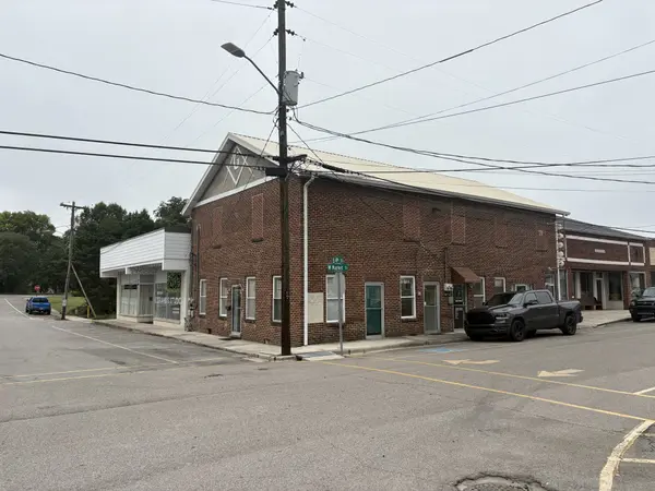 101 W Market St, Smithville, TN 37166
