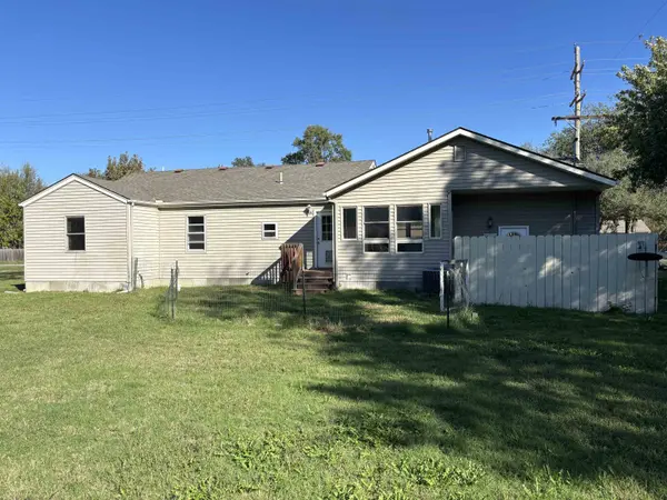 305 W 30th Ave, Hutchinson, KS 67502
