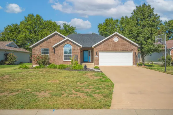 1009 Abby LN, Pittsburg, KS 66762