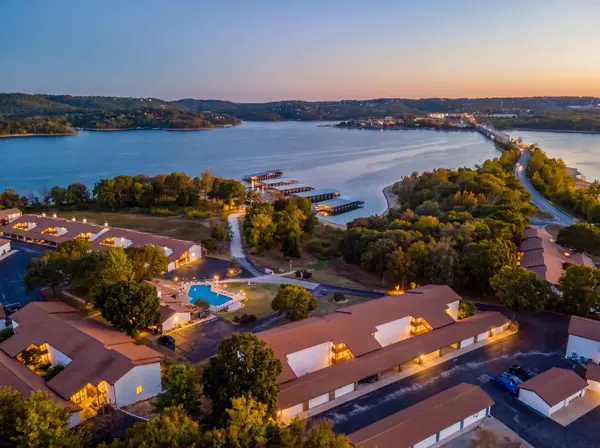 1704 Paradise Landing RD, Kimberling City, MO 65686