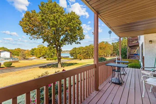 1704 Paradise Landing RD, Kimberling City, MO 65686