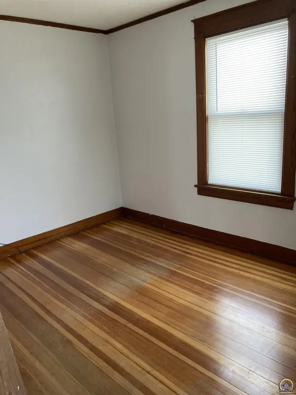939 SW Lindenwood AVE, Topeka, KS 66606