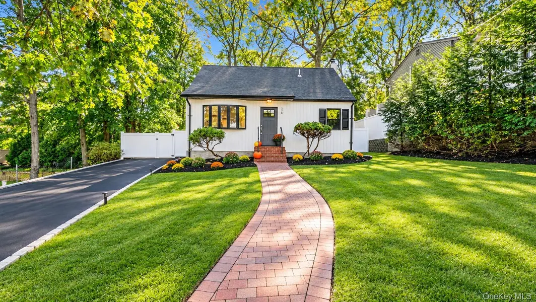 370 Boulder ST, Ronkonkoma, NY 11779