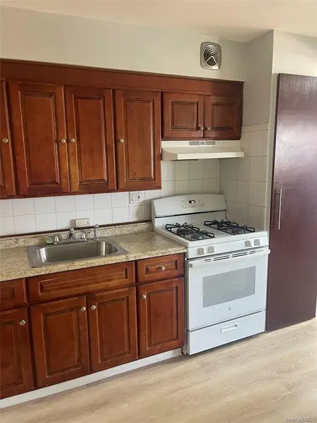 84-07 266th, Floral Park, NY 11001
