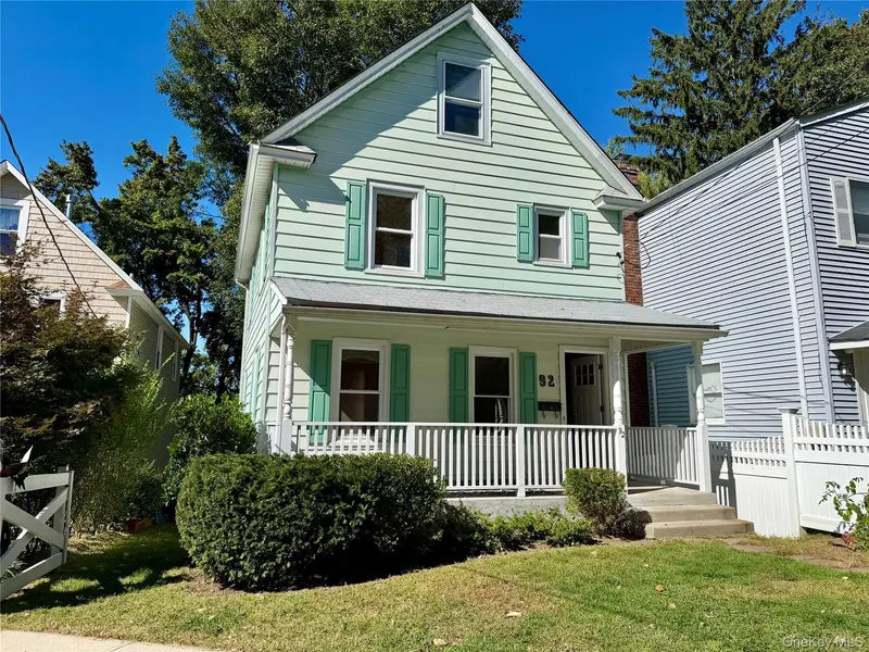 92 School ST, Oyster Bay, NY 11771