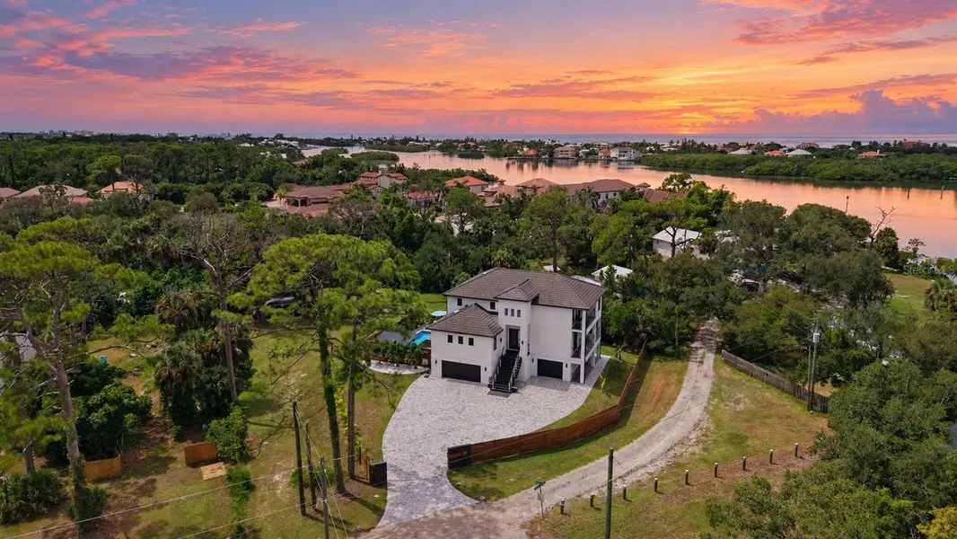 327 ROBERTS RD, Nokomis, FL 34275