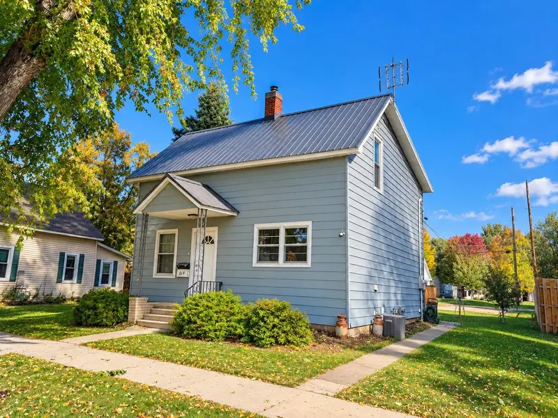1314 Tainter ST, Menomonie, WI 54751
