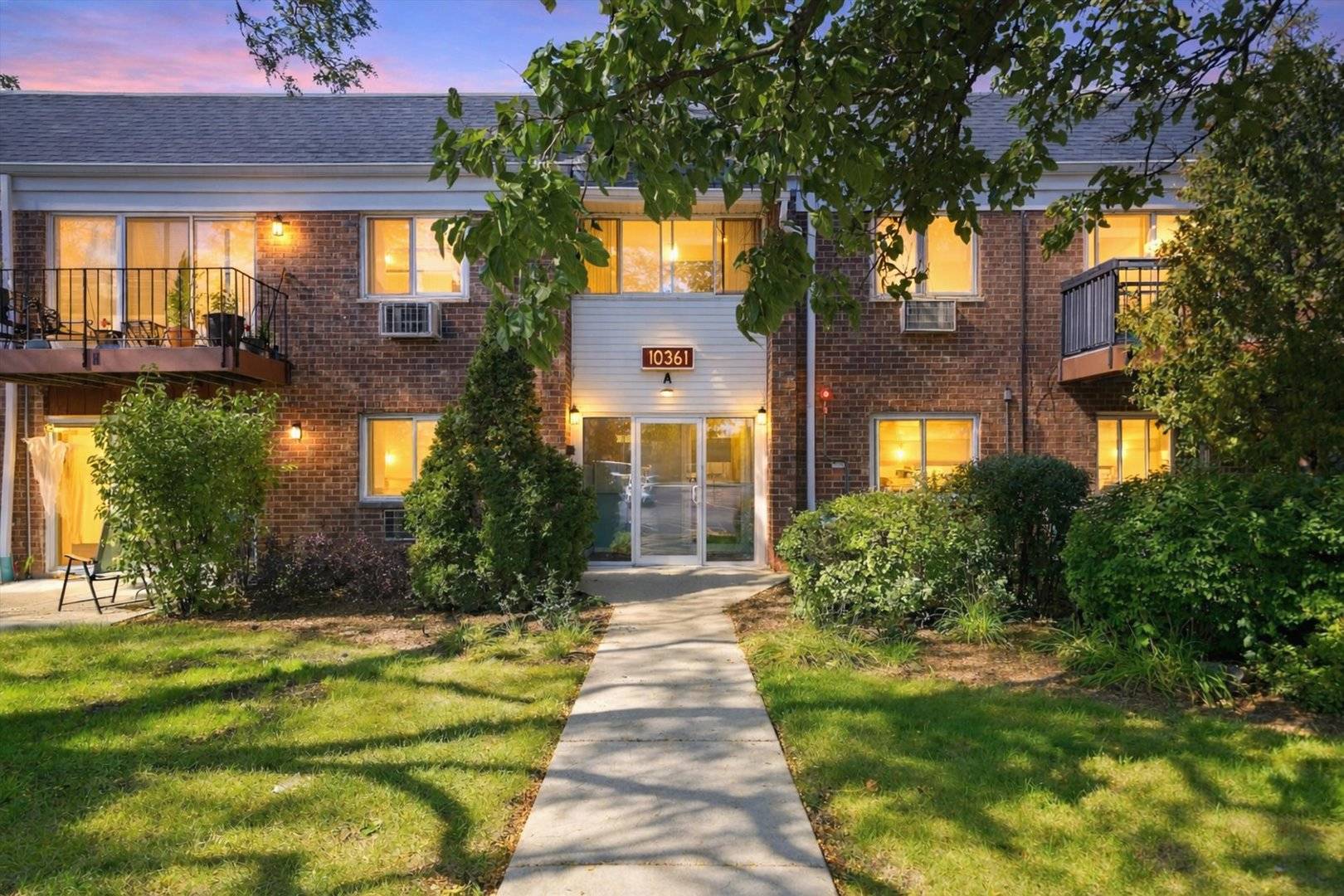 10361 DEARLOVE RD #2C, Glenview, IL 60025