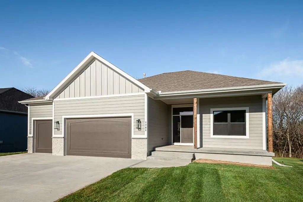 15627 Austin CT, Basehor, KS 66007