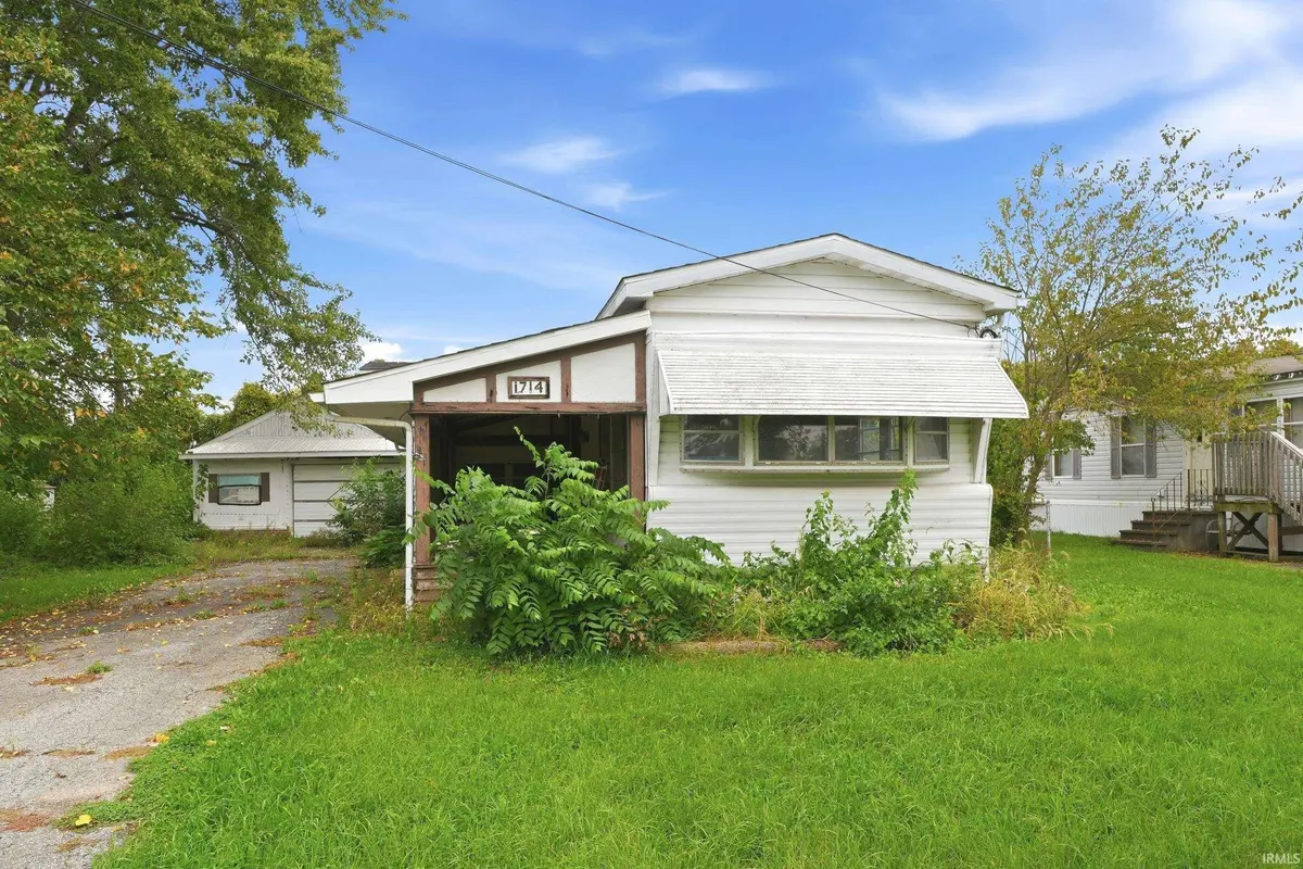1714 Coree DR, Fort Wayne, IN 46818-1831