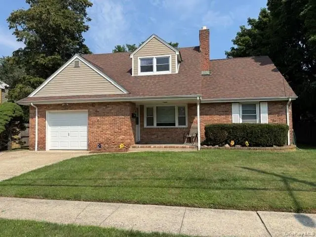 187 E 11th ST #B, Huntington Station, NY 11746