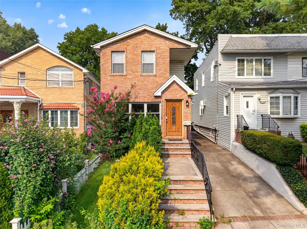 42-05 249th ST, Little Neck, NY 11363