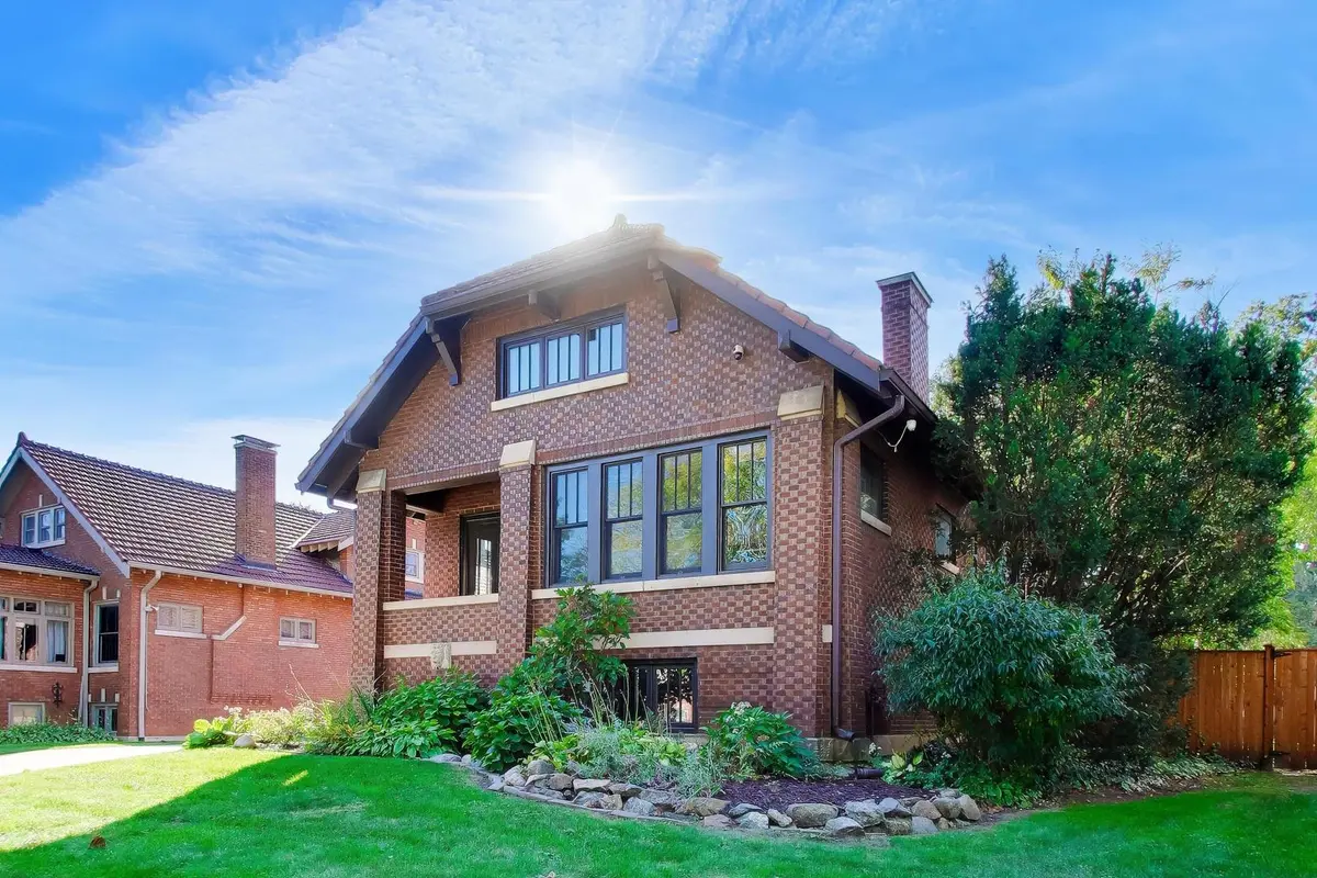 10516 S Seeley AVE, Chicago, IL 60643