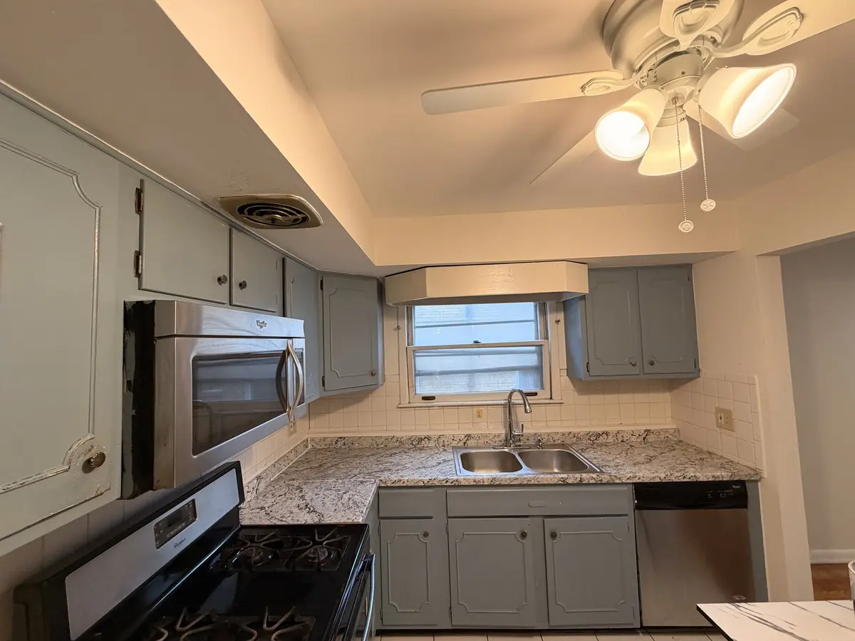 1615 Howard ST #201, Evanston, IL 60202