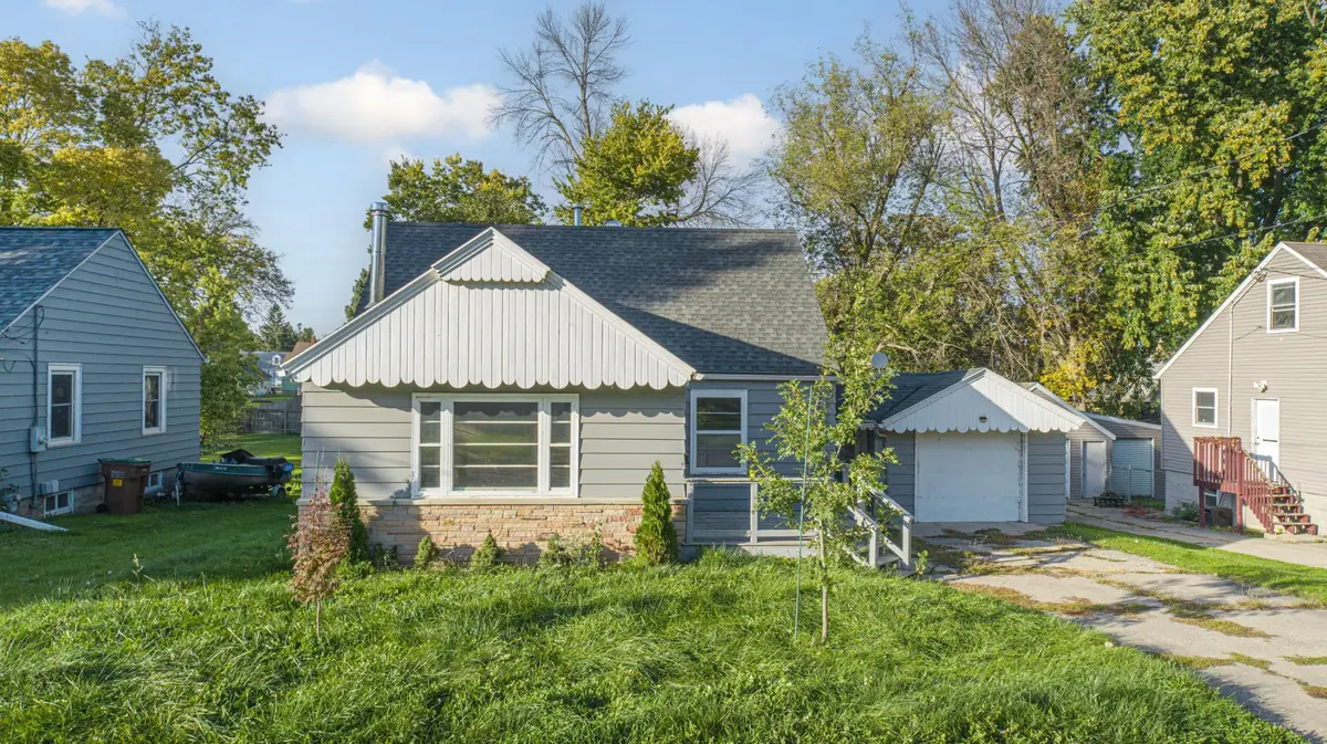 647 E 7th ST, Albert Lea, MN 56007