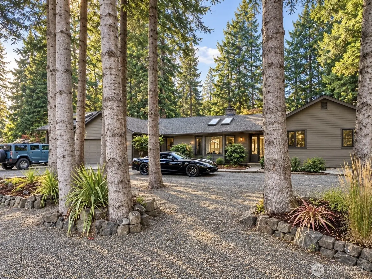 8707 Burns DR SW, Olympia, WA 98512