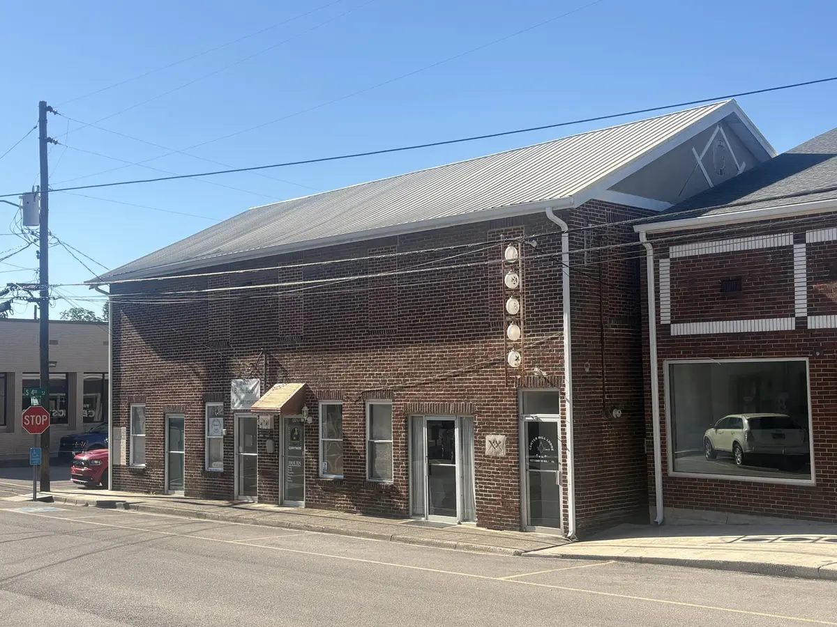 101 W Market St, Smithville, TN 37166