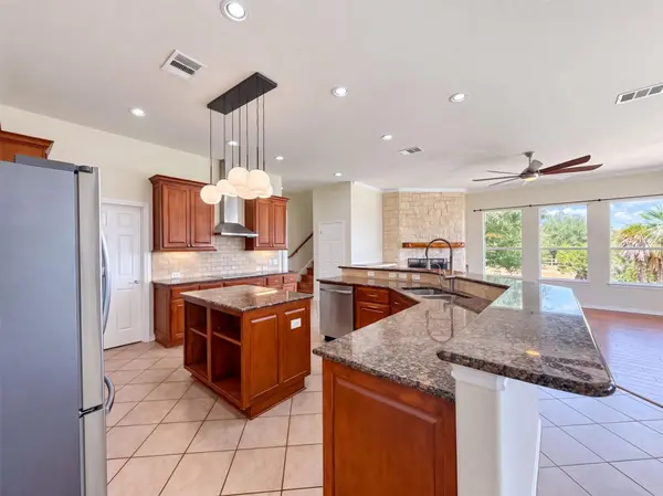 302 Saddletree LN, Dripping Springs, TX 78620