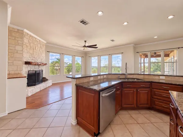 302 Saddletree LN, Dripping Springs, TX 78620