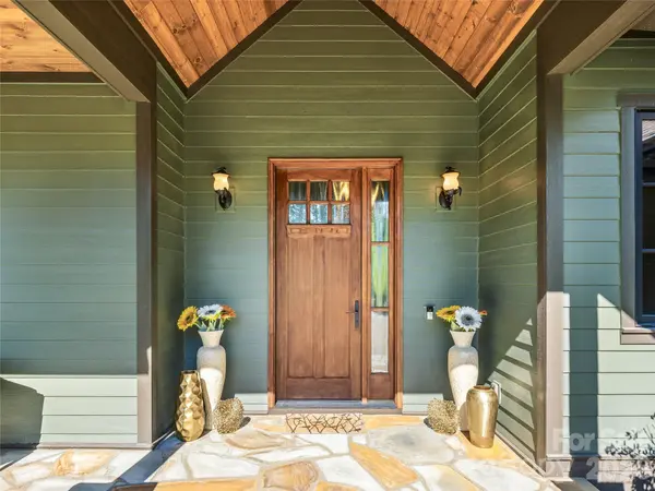 50 Hallett CT, Asheville, NC 28803