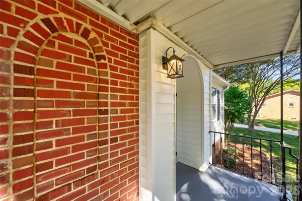 1829 3rd ST NE, Hickory, NC 28601