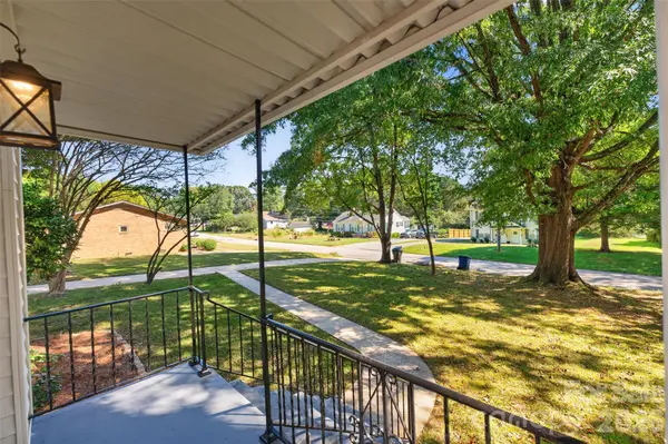 1829 3rd ST NE, Hickory, NC 28601