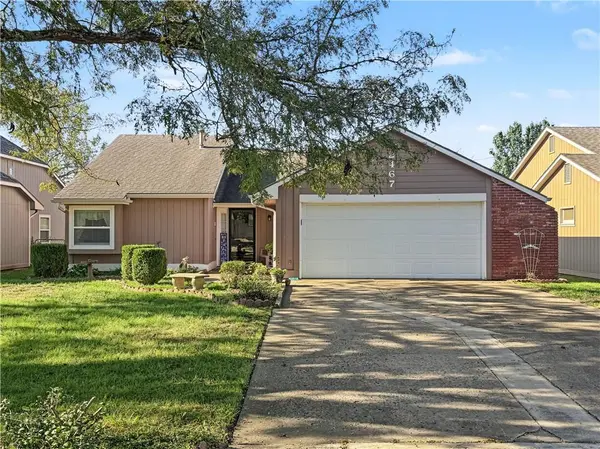 2467 Brookside DR, Lawrence, KS 66047
