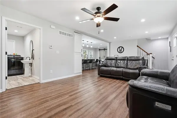 212 W Walnut ST, Belton, MO 64012