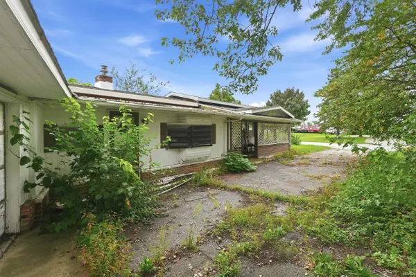 1714 Coree DR, Fort Wayne, IN 46818-1831