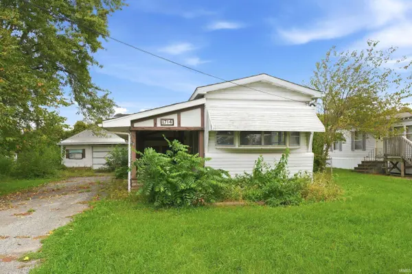 1714 Coree DR, Fort Wayne, IN 46818-1831