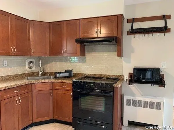 187 E 11th ST #B, Huntington Station, NY 11746