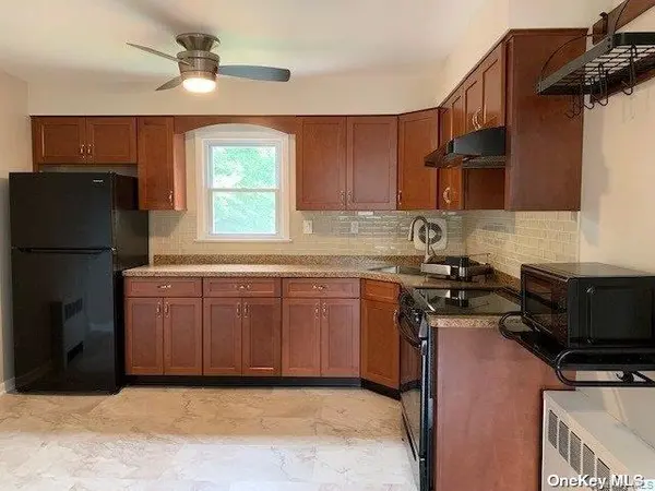 187 E 11th ST #B, Huntington Station, NY 11746