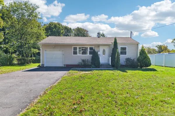 4 Patton ST, Brentwood, NY 11717